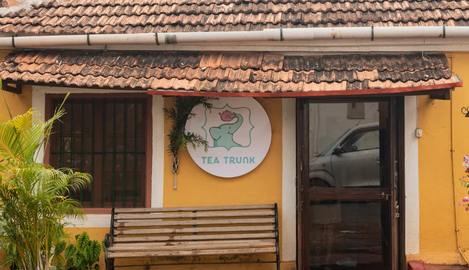 Café Tea Trunk